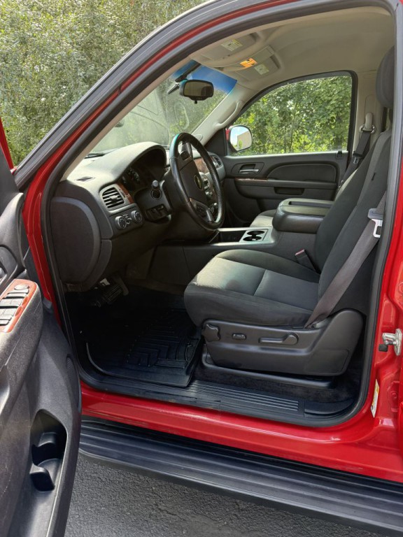 2011 Chevrolet Avalanche Image 11