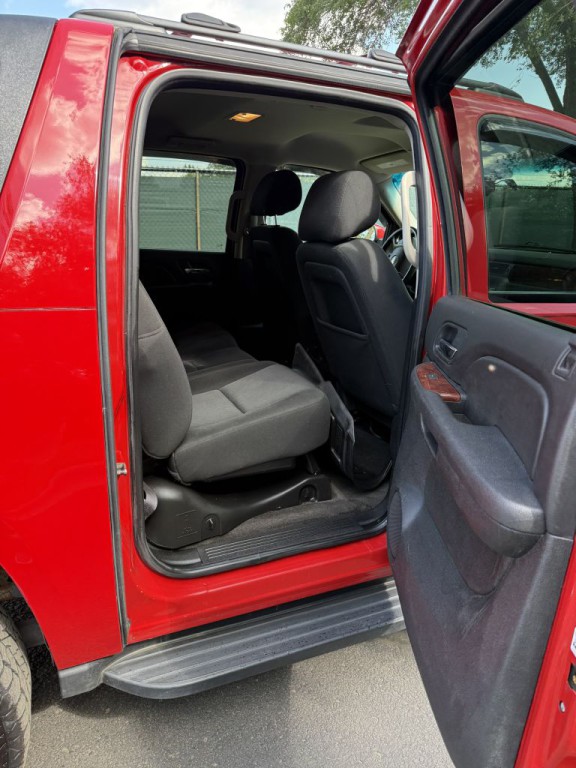2011 Chevrolet Avalanche Image 13