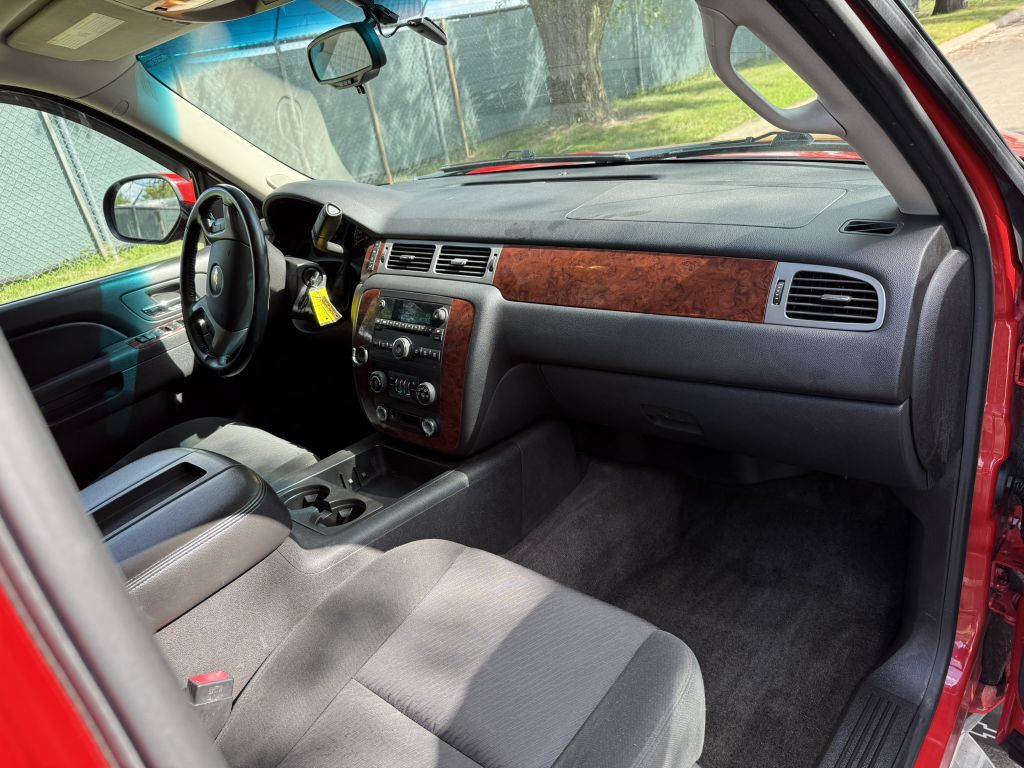 2011 Chevrolet Avalanche Image 15