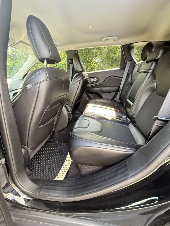 2019 Jeep Cherokee Image 12