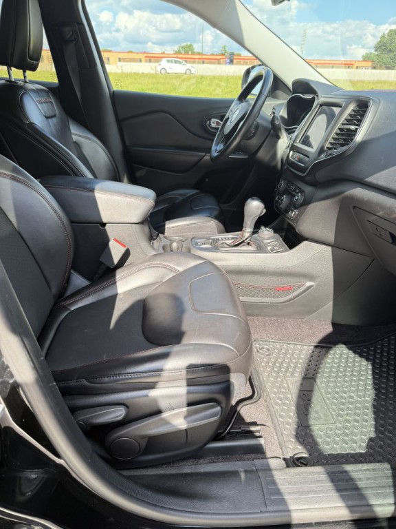 2019 Jeep Cherokee Image 16