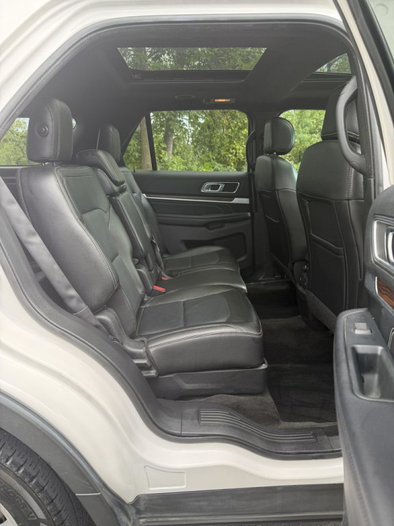 2017 Ford Explorer Image 8