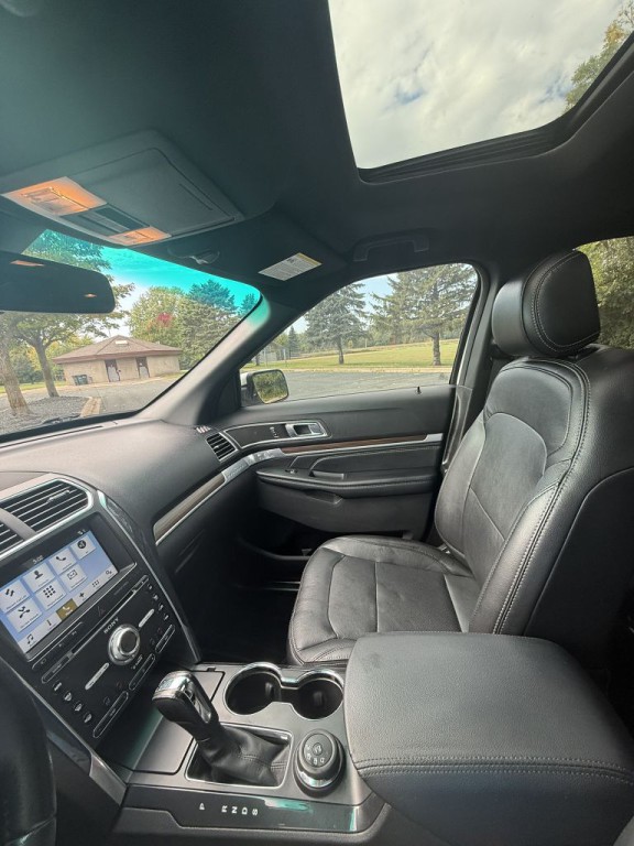 2017 Ford Explorer Image 16