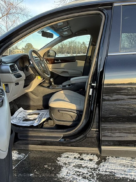 2017 Kia Sorento Image 2