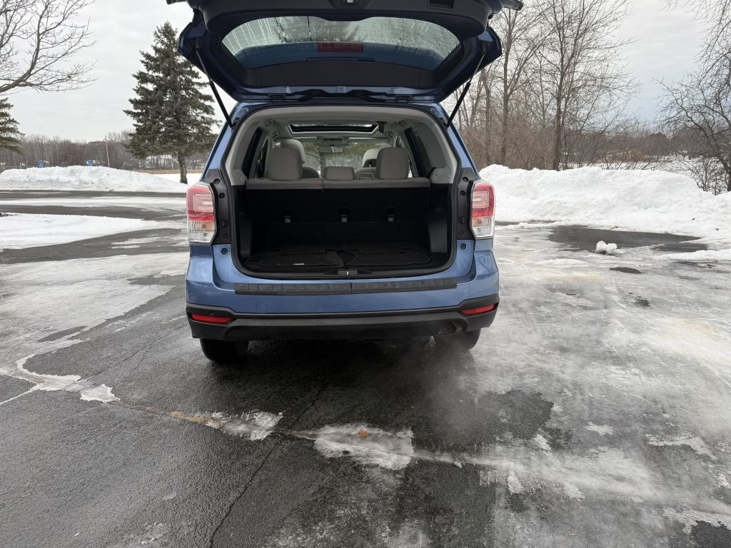 2017 Subaru Forester Image 11