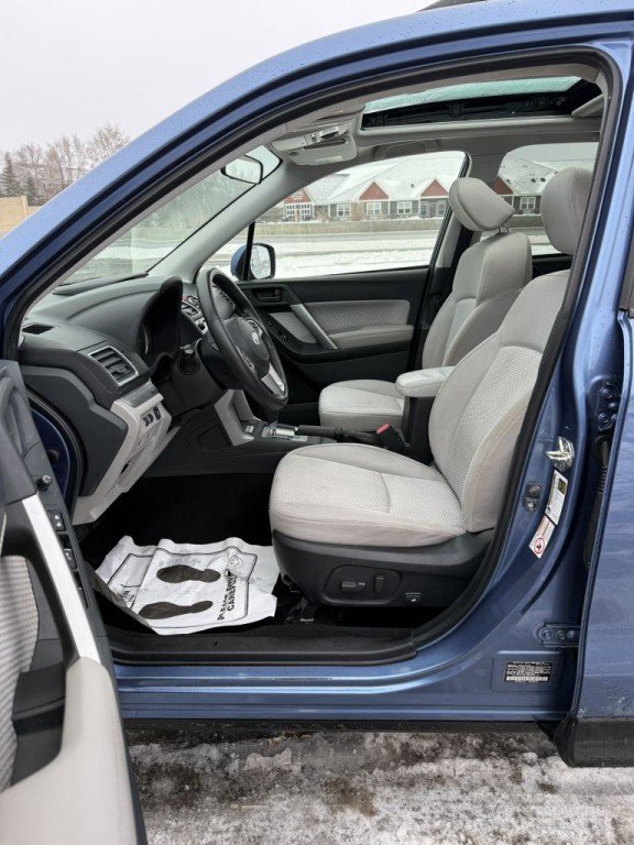 2017 Subaru Forester Image 17