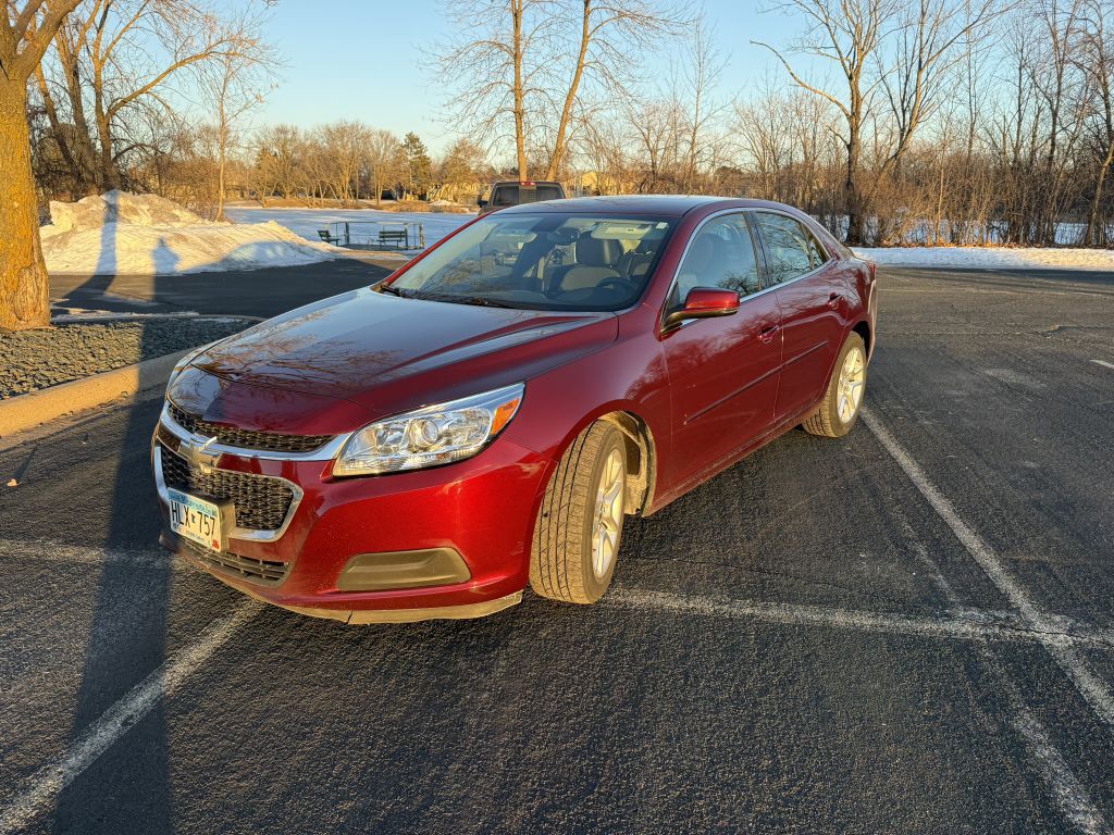 2015 Chevrolet Malibu Image 2
