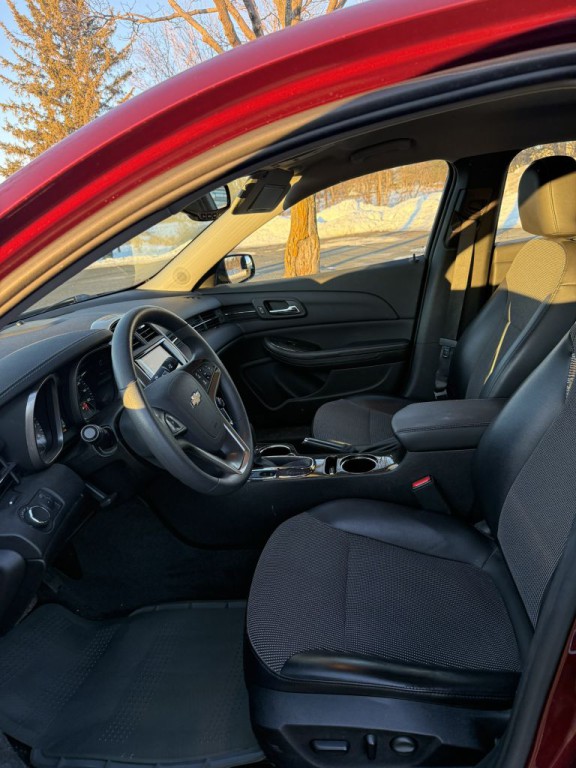 2015 Chevrolet Malibu Image 3