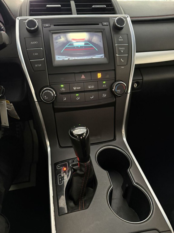 2015 Toyota Camry Image 12