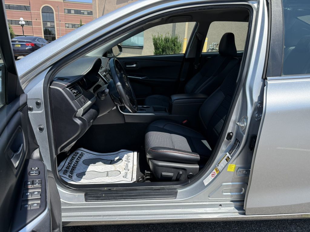 2015 Toyota Camry Image 13