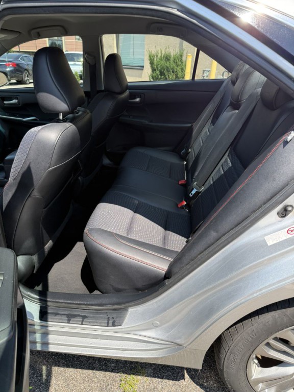 2015 Toyota Camry Image 15