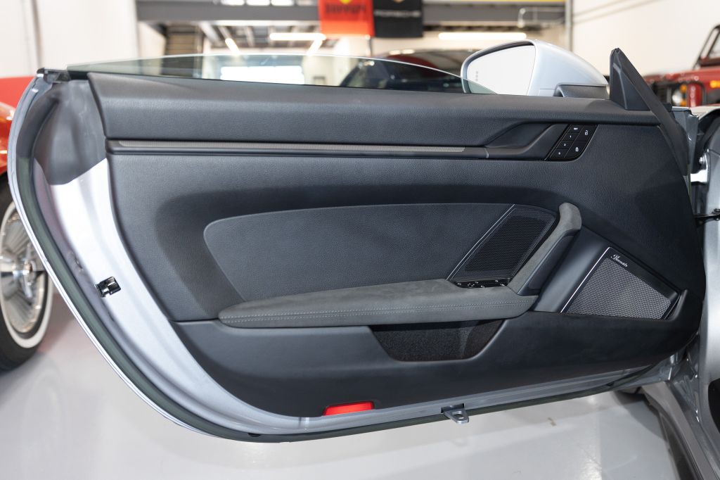 2022 Porsche 911 Image 43