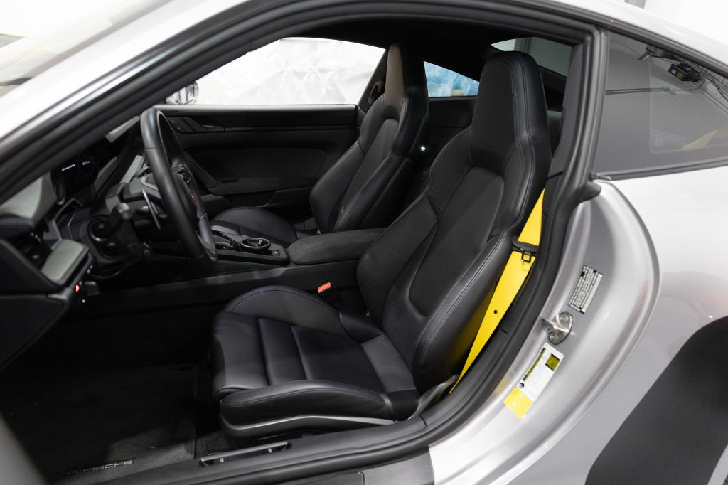 2022 Porsche 911 Image 48