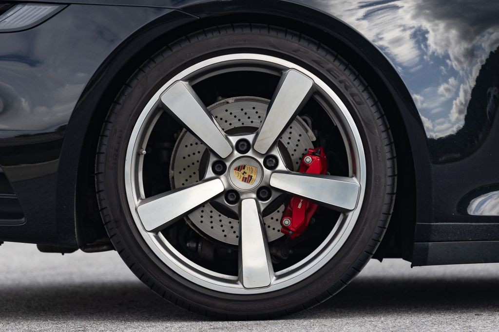 2020 Porsche 911 Image 9