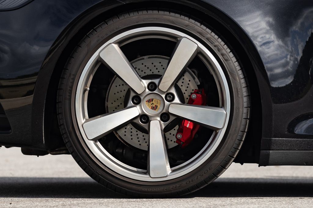 2020 Porsche 911 Image 40