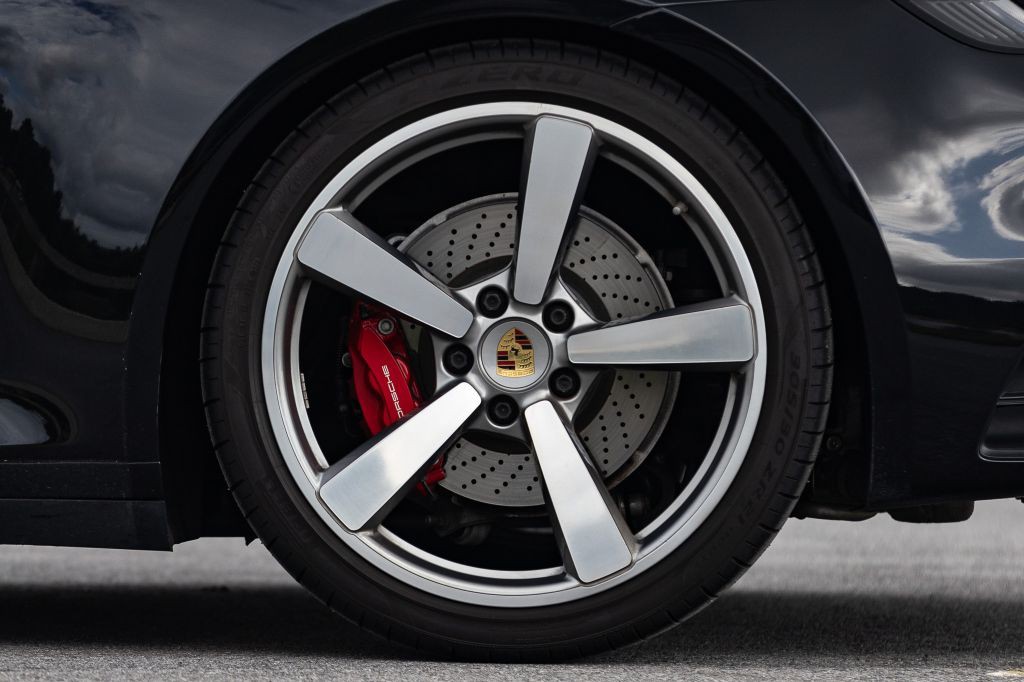 2020 Porsche 911 Image 46