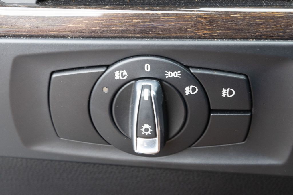2013 BMW 3 Series Image 56