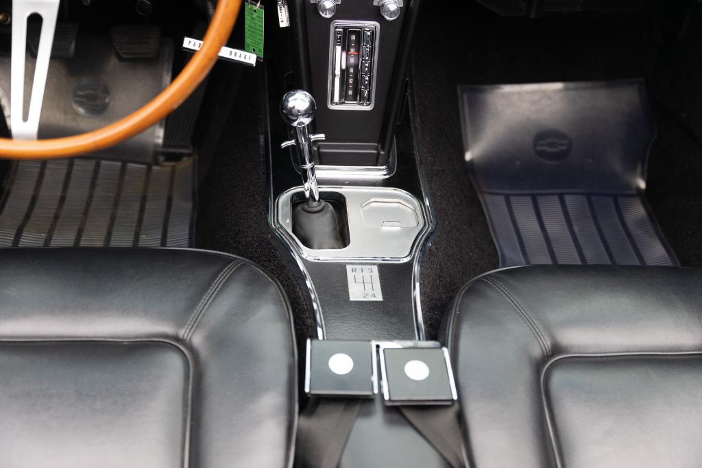 1965 Chevrolet Corvette Image 8