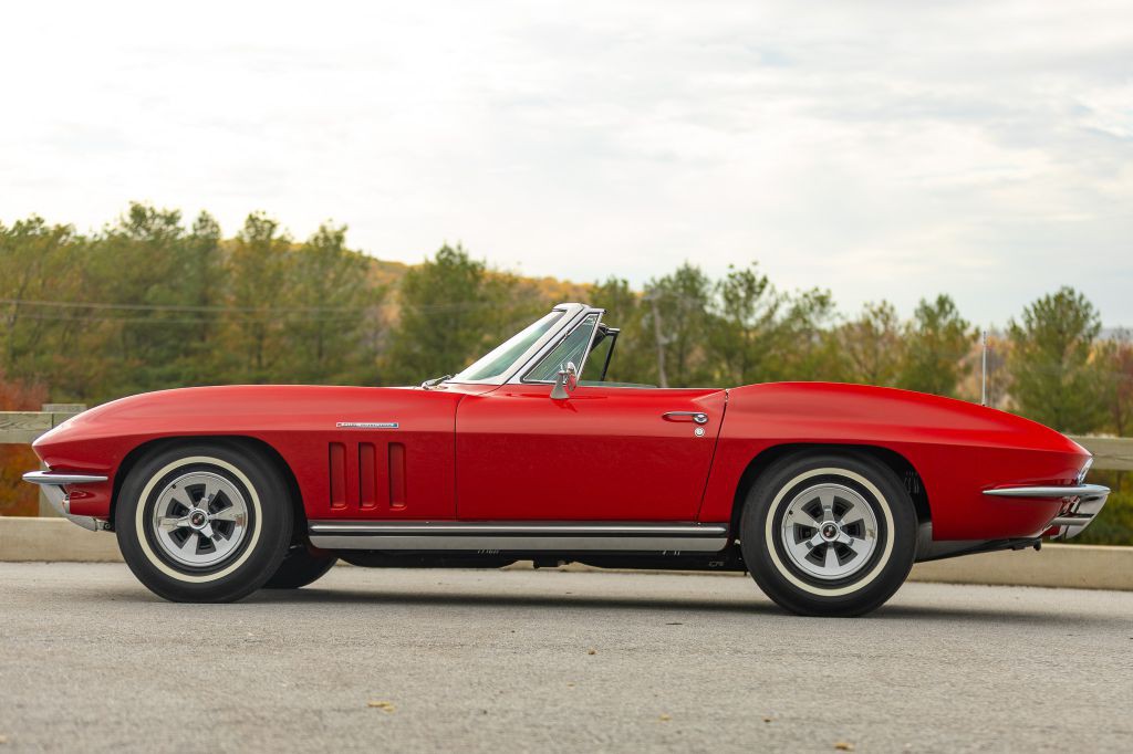 1965 Chevrolet Corvette Image 12