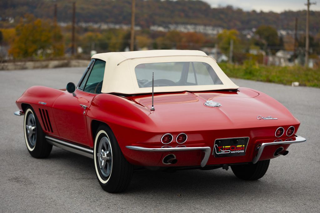 1965 Chevrolet Corvette Image 15