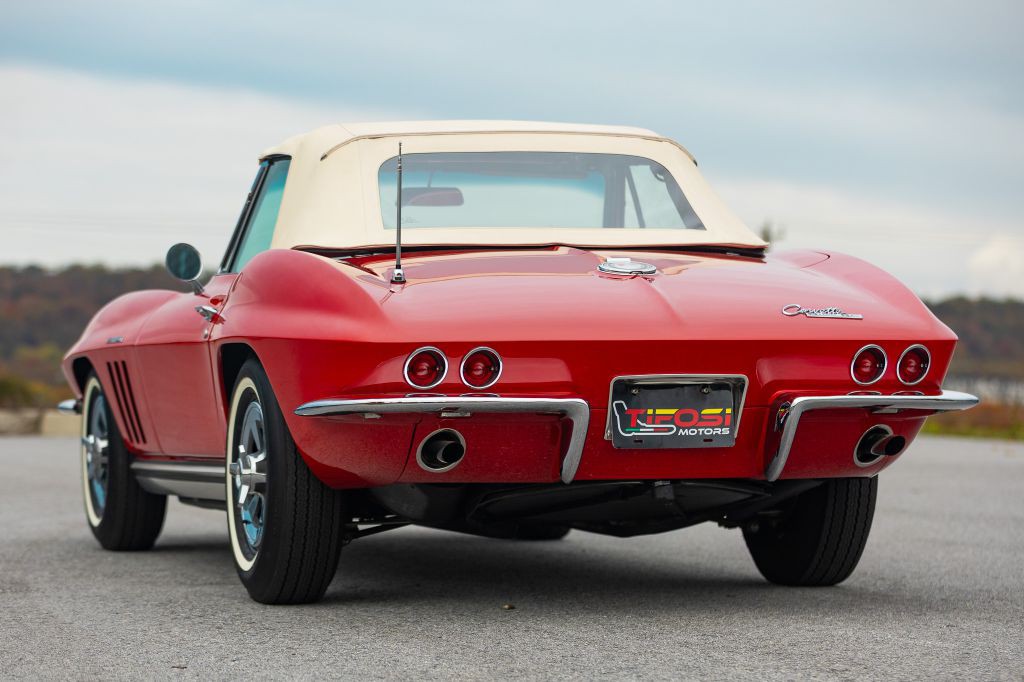 1965 Chevrolet Corvette Image 18