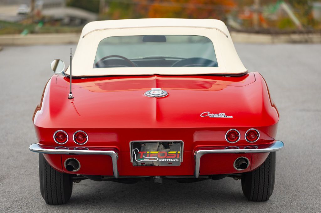 1965 Chevrolet Corvette Image 19