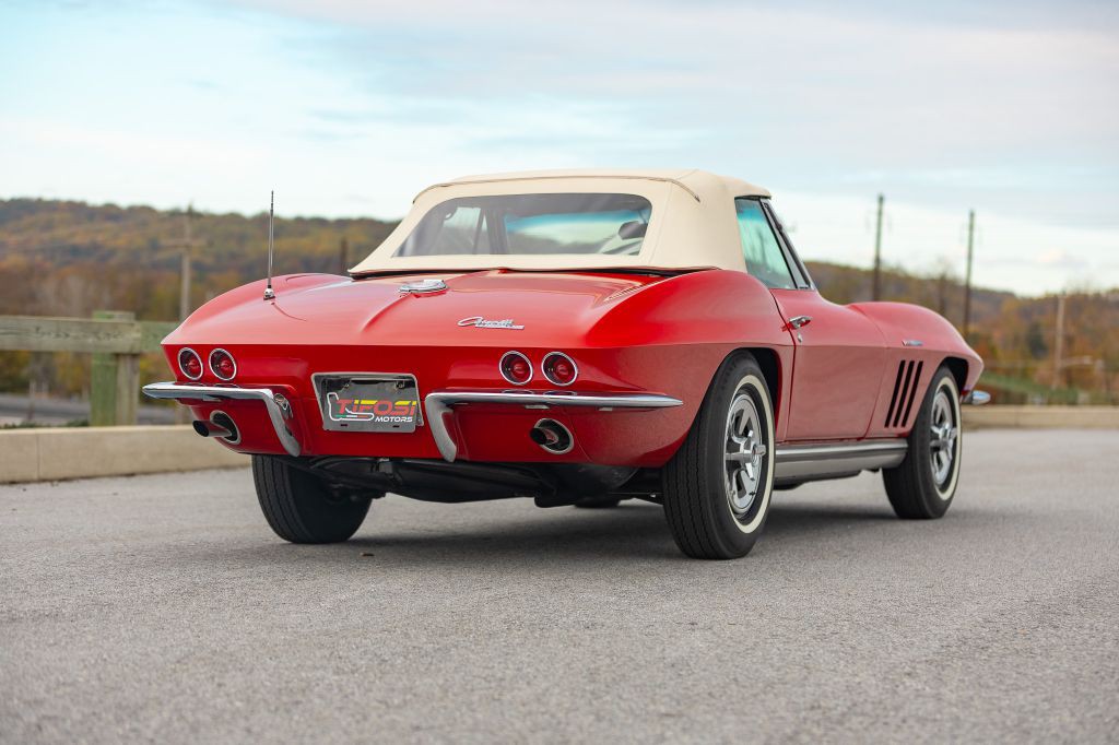 1965 Chevrolet Corvette Image 24