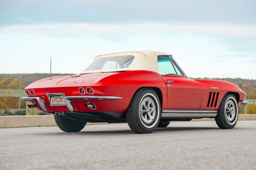 1965 Chevrolet Corvette Image 26