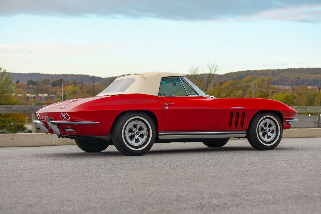 1965 Chevrolet Corvette Image 27