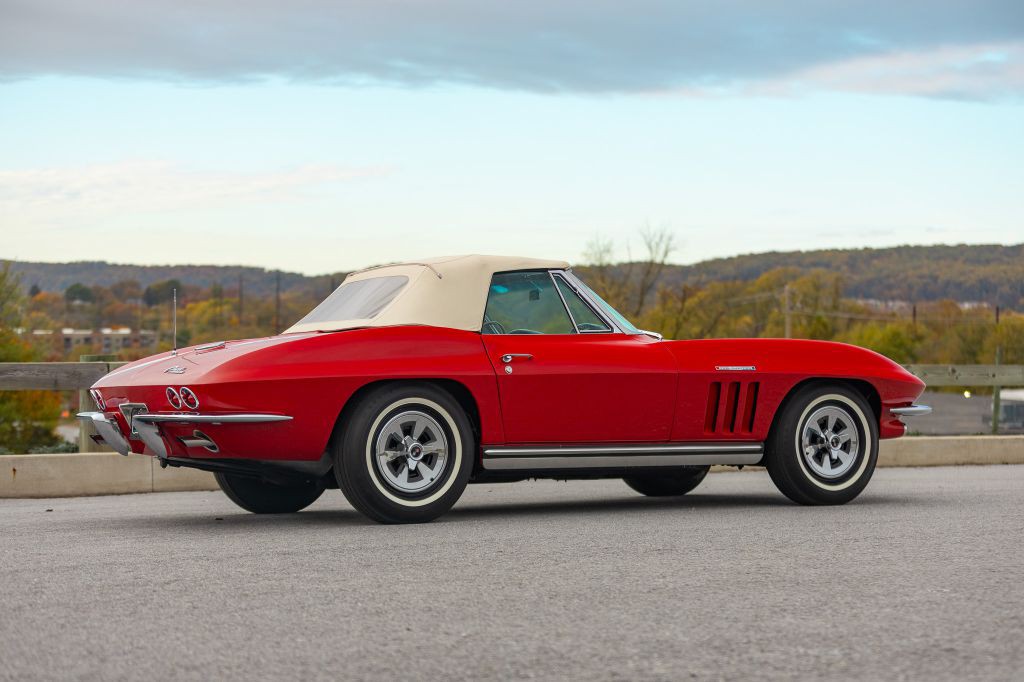 1965 Chevrolet Corvette Image 28