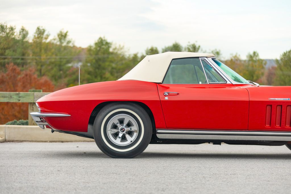 1965 Chevrolet Corvette Image 29