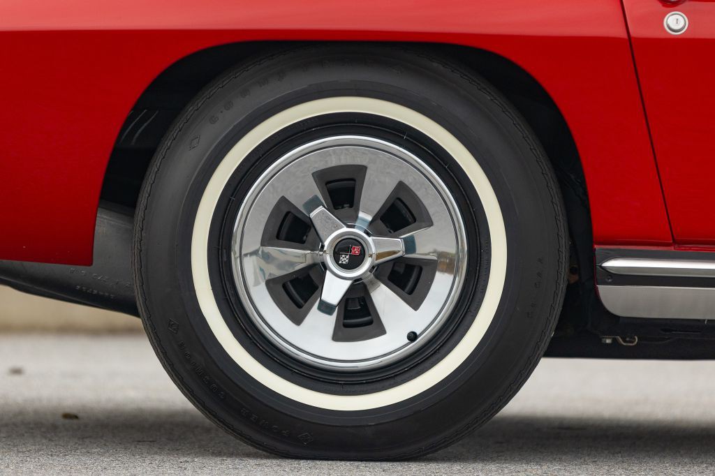 1965 Chevrolet Corvette Image 30