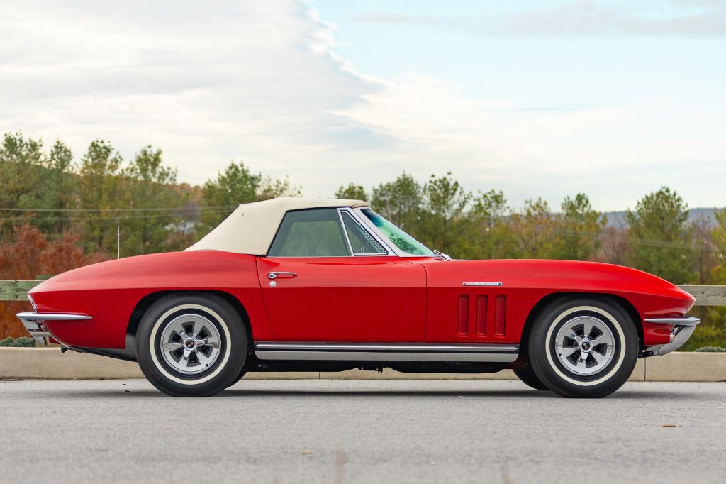 1965 Chevrolet Corvette Image 31