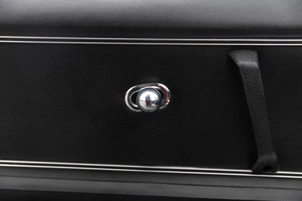 1965 Chevrolet Corvette Image 118