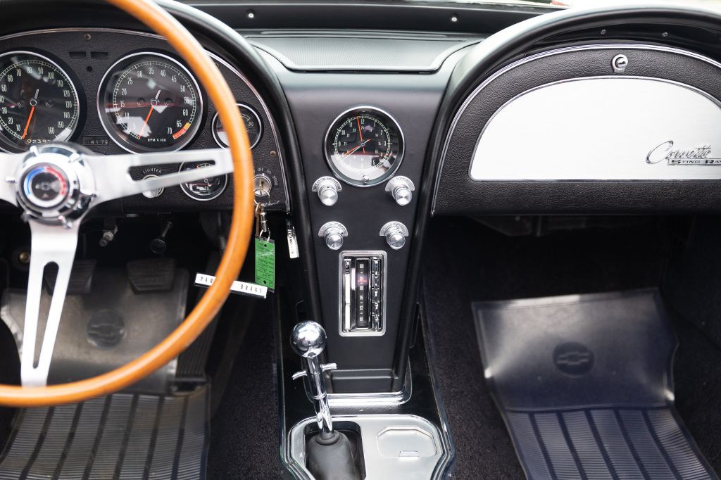 1965 Chevrolet Corvette Image 140