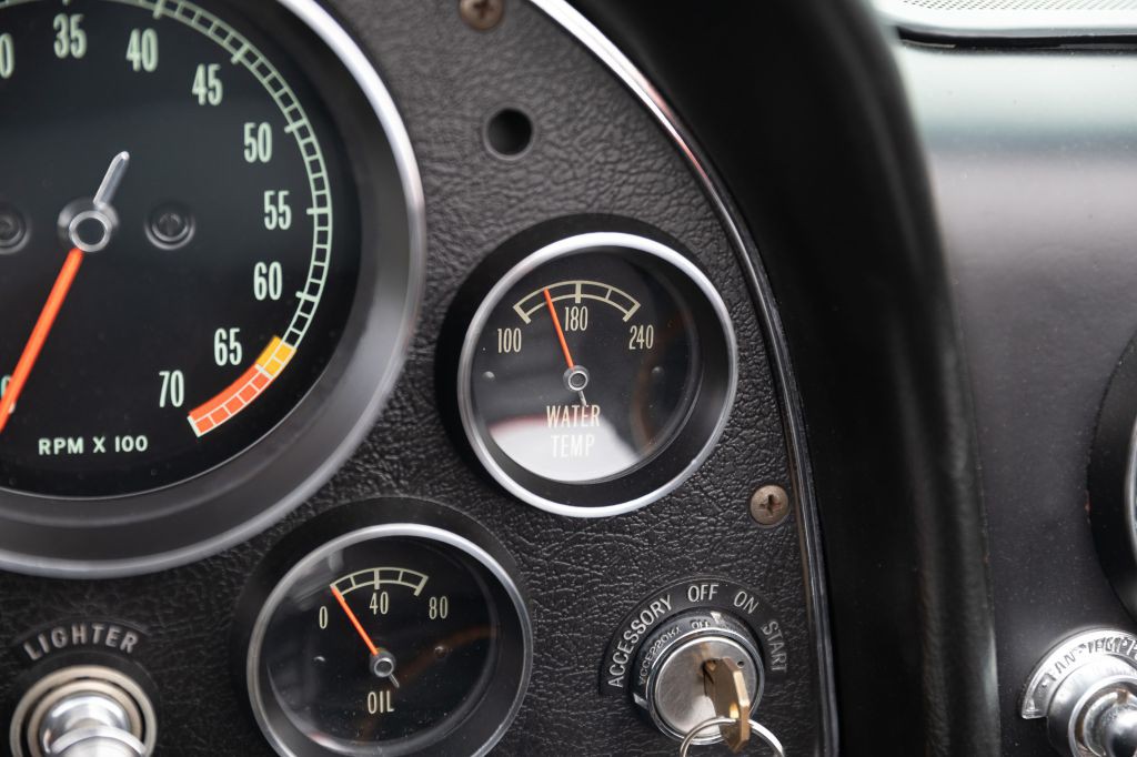 1965 Chevrolet Corvette Image 157