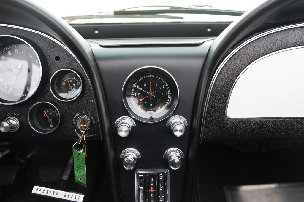 1965 Chevrolet Corvette Image 163