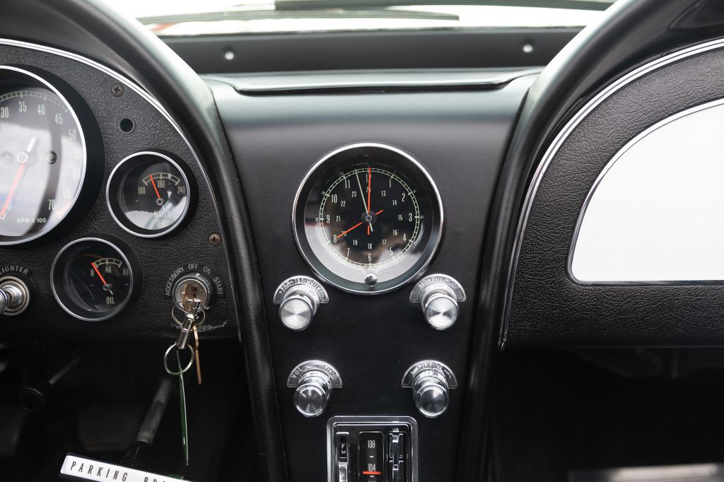 1965 Chevrolet Corvette Image 166