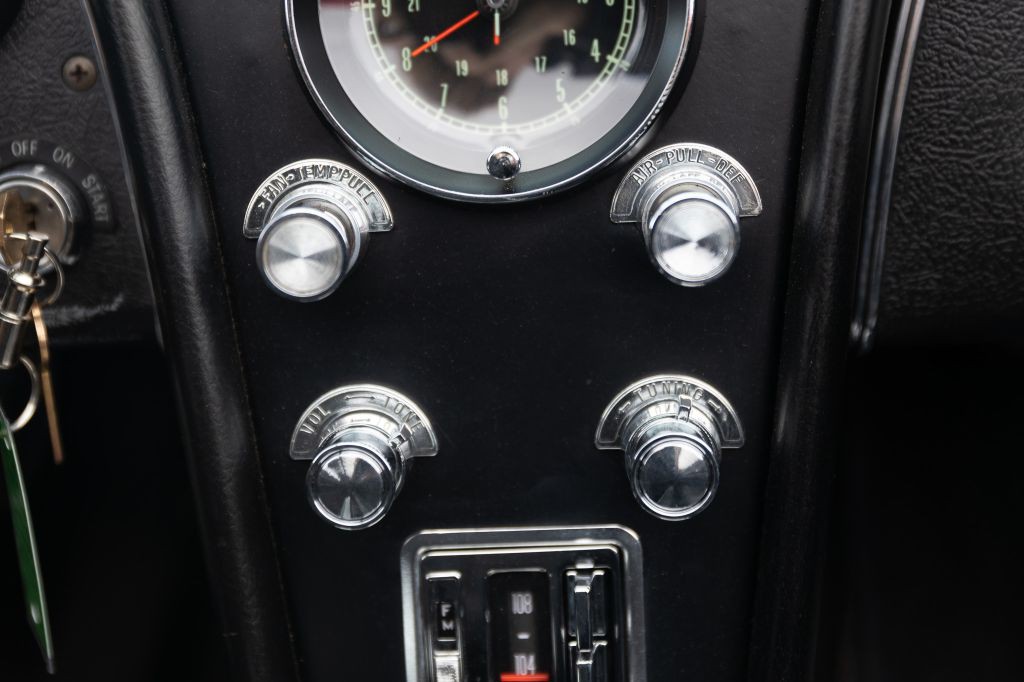 1965 Chevrolet Corvette Image 167