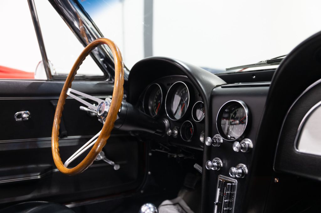 1965 Chevrolet Corvette Image 206