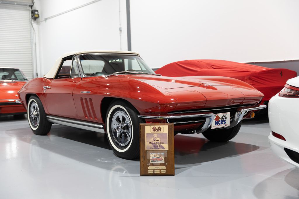 1965 Chevrolet Corvette Image 216