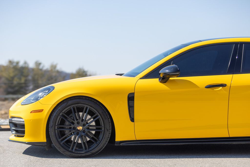 2018 Porsche Panamera Image 3