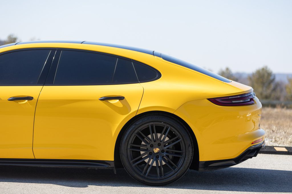 2018 Porsche Panamera Image 6