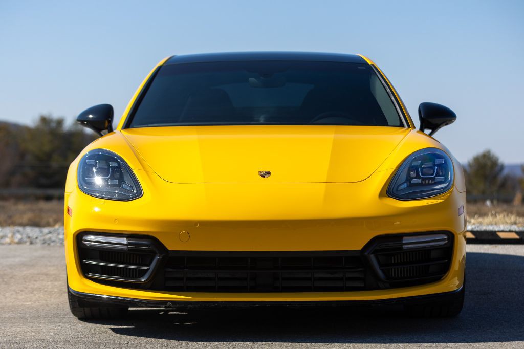 2018 Porsche Panamera Image 20