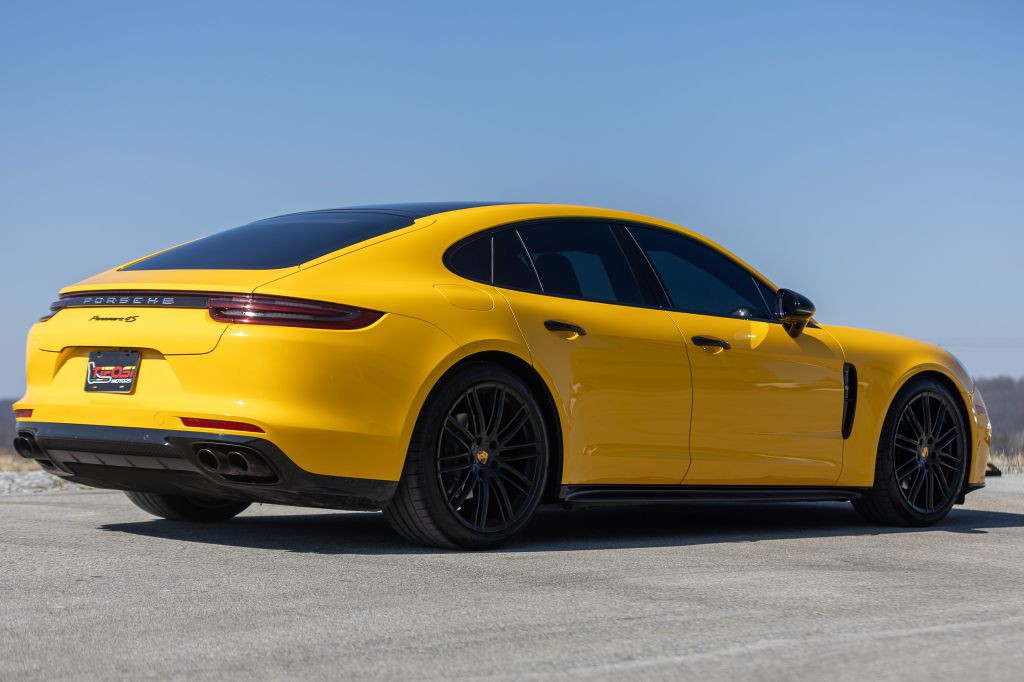2018 Porsche Panamera Image 26