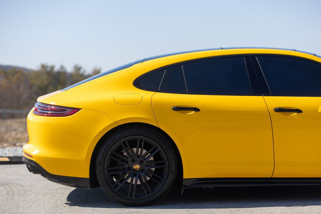 2018 Porsche Panamera Image 27