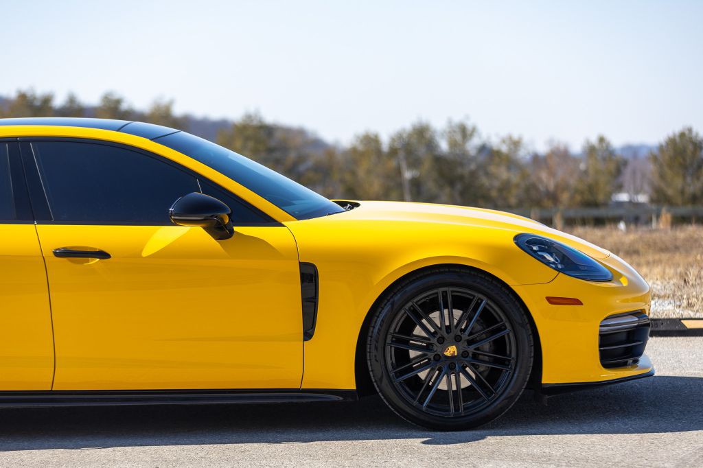 2018 Porsche Panamera Image 30