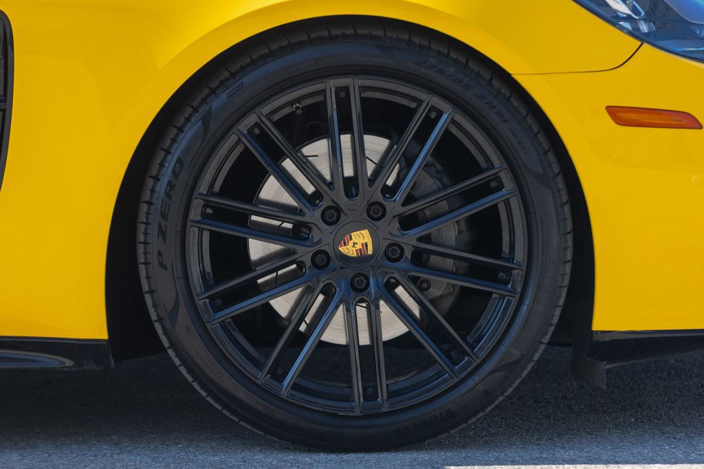 2018 Porsche Panamera Image 31