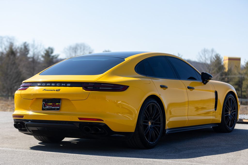 2018 Porsche Panamera Image 33