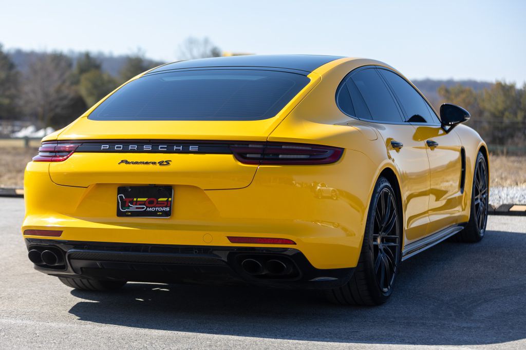2018 Porsche Panamera Image 34
